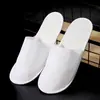 Pantuflas Gruesas Personalizadas al por Mayor para Hoteles de Lujo, Casas de Huéspedes, Salones de Belleza, Hospitalidad Doméstica Desechable, Engrosadas para Uso en Hotel