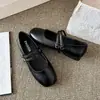 2026 Novo Estilo Moda Francesa Suave Sapatos Mary Jane Quadrados para Mulheres com Boca Rasa e Tira Única em Couro Sintético