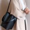 Bolso Cruzado para Mujer 2025 Bolso Nuevo Textura de Alta Gama Nicho Verano Bolso de Cubo Súper Suave Popular de Este Año para Ir al Trabajo