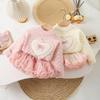 Conjunto de duas peças para meninas: suéter de tricô com renda em formato de coração de pêssego + saia de tule em malha, estilo coreano para bebês