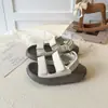 Sandalias Infantiles 2025 Verano Nuevas Suela Suave Zapatos de Playa para Niños Antideslizantes Negras Sandalias Casuales de Verano para Niños Pequeños
