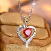 Lujo Ligero Corazón de Amor Zircón Rojo Cadena para Clavícula Rosa Bloqueo de Color Dorado y Plateado Colgante de Corazón Rosa con Zircón