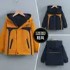 Jaqueta Infantil com Forro de Fleece, Novo Modelo Primavera e Outono 2026, para Crianças Maiores, Blusa com Capuz Reversível de Primavera, Tendência