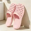 Pantuflas cerradas antideslizantes de EVA para mujeres mayores, adecuadas para uso en interiores en casa, baño y ducha en verano