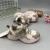 Sapatos de Algodão Forrados com Fleece para Meninas, Tênis Estilo Pai para Crianças Maiores com Flores, Novo Estilo Inverno 2025, Sapatos Infantis de Algodão de Camada Dupla, Antiderrapantes com Velcro Modernos