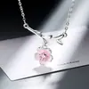 Collar Flor de Cerezo Xiaozhong para Mujer Tendencia Popular en Internet Cadena Corta Simple para Clavícula Colgante Joyería Rosa Collar Estilo Coreano y Estilo Coreano