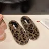 Zapatillas de algodón para mujer, estilo nuevo, colección otoño/invierno 2026, diseño sin cordones, estilo coreano, felpa, suela plana, cálidas y adecuadas para usar en exteriores