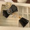 Colgante de Perla Fragante Pequeña Camelia Lazo Coreano Colgante de Llavero Accesorios de Cadena para Bolsos de Niñas Borla de Flor