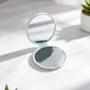 Espelho Pequeno Redondo, Espelho de Maquiagem Alta Definição Dupla Face, Espelho Portátil Flip-Top para Meninas, Pequeno Espelho Preto Estilo Chanel Personalizado para Presente