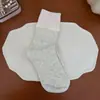 Meias fofas de urso de desenho animado estilo coreano bordadas até o meio da panturrilha para mulheres, meias folgadas doces estilo japonês com borda franzida listradas de pérola