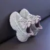 Zapatillas deportivas para niñas, nuevo estilo 2026, con parte superior de malla transpirable, suela suave, diseño antideslizante, construcción ligera y un look moderno y versátil con correas de velcro