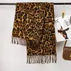 Bestseller transfronteiriço: Lenço vintage com estampa de leopardo para mulheres, novo xale grosso com franjas estampadas em imitação de cashmere, aquecedor de pescoço versátil e quente