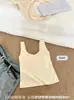 Camiseta sin mangas de tirantes anchos, suave con la piel y sin costuras para mujer, con copas incorporadas, efecto reductor, color liso, diseño anti-transparencias y versátil para usar tanto como prenda interior como exterior.