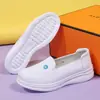Sapatos de Enfermeira Femininos com Solado Macio Respiráveis Confortáveis Sem Cheiro Cavidade para o Pé Antiderrapantes Planos de Couro Respiráveis Médicos Brancos