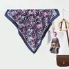 Lenço de Seda Estampado Floral Artístico Novo Estilo para Mulheres, Lenço Pequeno Versátil Simples de Alta Qualidade, Popular no Xiaohongshu