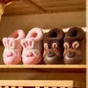 Pantuflas de algodón para niños con diseño de oso de dibujos animados, unisex, para uso interior en invierno, antideslizantes, cálidas y lindas pantuflas de felpa, al por mayor