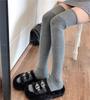 Medias gruesas grises para mujer otoño e invierno JK japonés calcetines negros hasta el muslo calcetines cálidos blancos por encima de la rodilla calcetines altos de encaje
