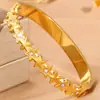 Pulseira de Luxo Pequena Estrela Dourada Cravejada de Diamantes para Mulheres, Sensação de Alto Padrão, Presente para Melhor Amiga, Moda Europeia e Americana, Pulseira Fresca de Aço Inoxidável