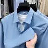 Nova Camisa Vertical Risca Fina de Alta Qualidade para Primavera e Outono com Bolsos Reais, Camisa Profissional de Manga Longa Business Casual Masculina