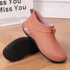 Botas de lluvia cortas, modernas e impermeables para mujer, adecuadas para el verano, con suelas antideslizantes y resistentes al desgaste, ideales para el trabajo en la cocina, con una suela gruesa y suave