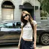 Camiseta Branca com Ombro Reto e Manga Curta para Mulheres, Nova Popular 2026, Top Slim Fit, Design de Verão, Manga Meia-Manga, Efeito Emagrecedor