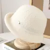 Sombrero de Pescador de Lana Mezclada Tejido Nuevo Otoño e Invierno Versátil Adelgazante para la Cara Bordes Enrollados Pequeños Etiqueta Metálica Versión Coreana