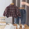 Conjunto de Primavera y Otoño para Niños 2026 Nuevo Elegante Camisa de Cuadros para Niños Conjunto de Tres Piezas de Manga Larga para Niños Pequeños Temporada de Primavera y Otoño de Moda