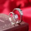 Joia de Mão Europeia e Americana Mais Vendida Anel Aberto para Casal Anel de Casamento Correspondente Coração de Zircônia Estilo Coreano Feminino com Seis Garras