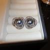 Aretes de flor de circonita con aguja de plata electrochapada en oro real, aretes de perlas elegantes de Dongdaemun, aretes de moda para combinar con todo al por mayor para mujeres