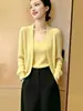 Cardigã de tricô amarelo com decote em V, estilo simples, para mulheres, nova coleção outono 2026, top da moda popular deste ano