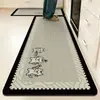 La alfombrilla de cocina es absorbente de agua, de secado rápido, resistente a la suciedad y fácil de limpiar. La alfombrilla de suelo de tierra de diatomeas es un juego rectangular largo de dos piezas de alfombrillas para pies