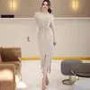 Vestido Longo Elegante Slimming Plissado com Cintura Marcada Estilo Francês Novo Outono Europeu e Americano 2025