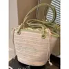 Bolso de mano tejido transfronterizo, bolso de mano ligero de lujo para la playa y el mar, bolso de hombro individual de paja de gran capacidad con pliegues y letras de moda