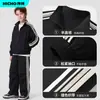 Conjunto Esportivo Infantil Direto da Fábrica Primavera e Outono Novo Jaqueta com Gola Alta e Três Listras Conjunto para Meninas Roupa de Outono Conjunto de Duas Peças