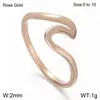 Anillo minimalista con forma de ola en V de acero de titanio, anillo de diseño exclusivo para hombres y mujeres, versátil para el uso diario