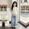 Conjunto de dos piezas para niña 2026, diseño moderno estilo coreano, sudadera de manga larga de imitación de dos piezas y pantalones vaqueros casuales holgados