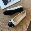 Sapatos rasos estilo francês Y305-2 com blocos de cor, bico redondo e laço, estilo simples, couro genuíno, sola macia, sapatilhas confortáveis