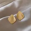 Pendientes geométricos de metal con tachuelas retro europeos y americanos para mujer, diseño de nicho, lujo de alta gama, pendientes versátiles, elegantes accesorios para orejas