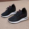 Zapatos para Mujer que Aumentan la Altura Interior 2025 Otoño Nuevos Zapatos Blancos Malla para Mujer Suela Suave Transpirables Tejido Fly Zapatos Deportivos Casuales Venta al por Mayor