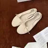 Versión de piel de cordero del mismo estilo que los zapatos de ballet uva para mujer, con lazo, parte superior suave, suela suave, zapatos tipo rollo de huevo, zapatos planos bajos retro de un solo color