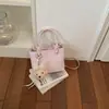 Bolso Cubo de Moda Versátil para Mujer 2026 Nuevo Estilo de Verano Bolso de Mano Texturizado Bolso Cruzado al Hombro Diseño de Nicho para el Trayecto