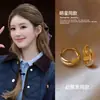 Brincos Dourados Elegantes Estilo Zhao Lusi para Mulheres 2025 Novos Brincos de Luxo Acessível Outono e Inverno Brincos
