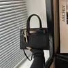 Bolso de mano de alta gama vintage repujado para mujer, nuevo bolso tote de moda 2026, bolso de hombro versátil para el día a día, bolso cruzado, transfronterizo