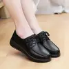 Populares zapatos de piel con cordones y suela blanda, cómodos y versátiles para ir al trabajo, zapatos de mujer, nuevo lanzamiento otoño 2026, zapatos de madre de piel suave