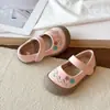Zapatos Hanfu para Niños 2026 Nuevos Zapatos de Estilo Antiguo para Niñas Primavera y Otoño Combinados con Falda de Crin de Caballo Zapatos de Cuero Zapatos Planos Bordados Lindos para Bebé
