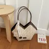 Bolso vintage de gran capacidad para mujer, nuevo bolso de hombro versátil de otoño 2026, diseño de nicho, bolsa de mano para el día a día