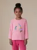 Suministro transfronterizo ropa infantil 26 otoño nuevo camiseta de manga larga estilo europeo y americano moda retazos camiseta de algodón tejido para bebés y niños pequeños