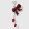Dulce y Exquisito Corazón de Niña Acrílico Multicolor Lazo Corazón de Resina Fresa Colgante Llavero Colgante para Bolso