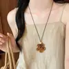 Colar Longo com Pingente Flor Dopamina para Mulheres Acessórios de Roupa de Verão Corrente para Clavícula Vestido Design de Nicho