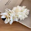 Pinza para el Cabello de Flor de Tela Estilo Vacaciones Super Hada, de Gama Alta y Exquisita, Pinza de Pato Versátil, Accesorio para el Cabello Moderno y Fresco